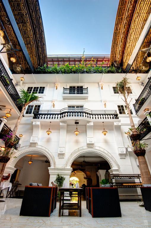 Le Grand Palais Boutique Hotel Phnom Penh Bagian luar foto