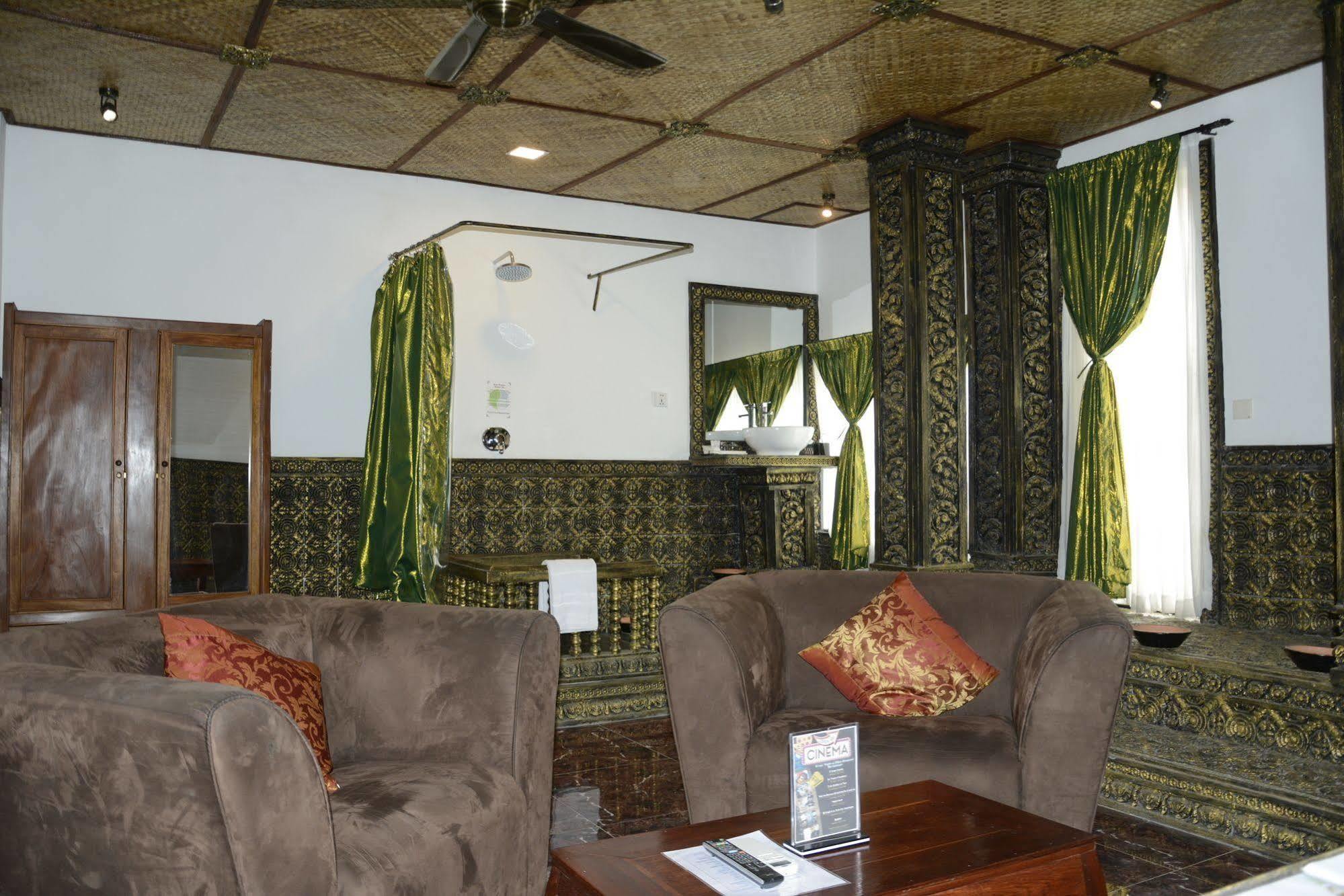 Le Grand Palais Boutique Hotel Phnom Penh Bagian luar foto